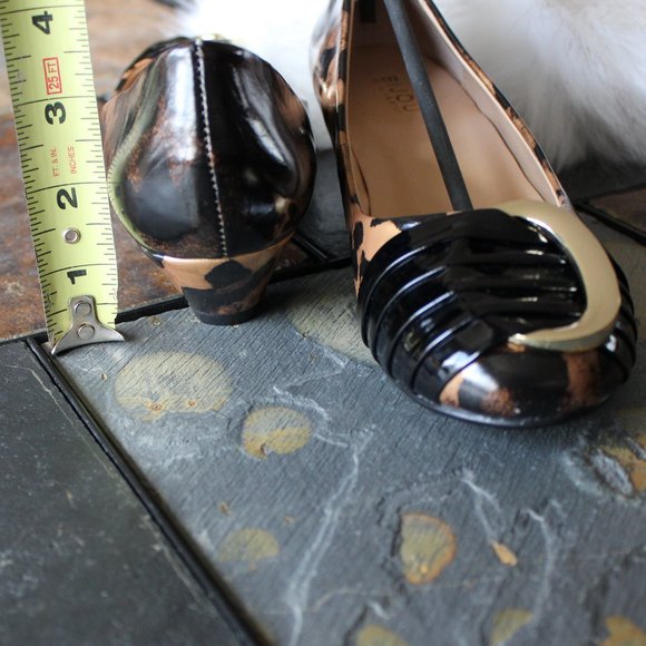 NWT - BIJOU, leopard, kitten heels, size 6M - Picture 4 of 6